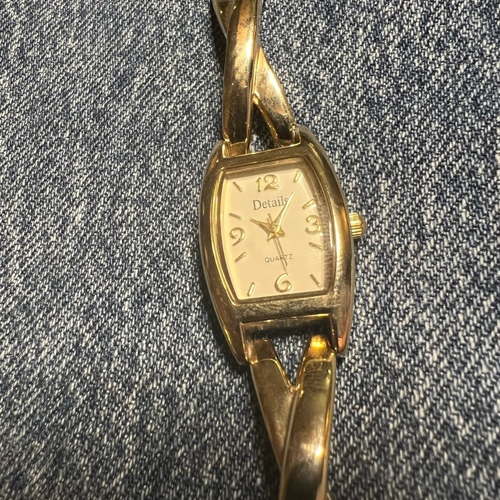 Details Intertwined Gold-Tone Watch - Picture 4 of 13